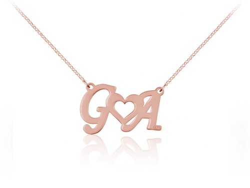 naszyjnik z literkami i sercem