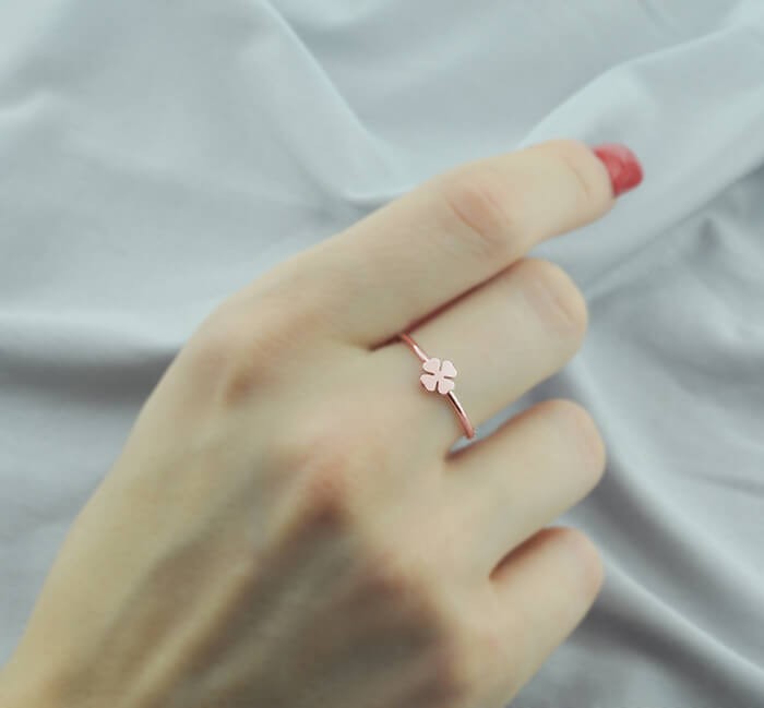 pierścionek koniczynka różowe złoto