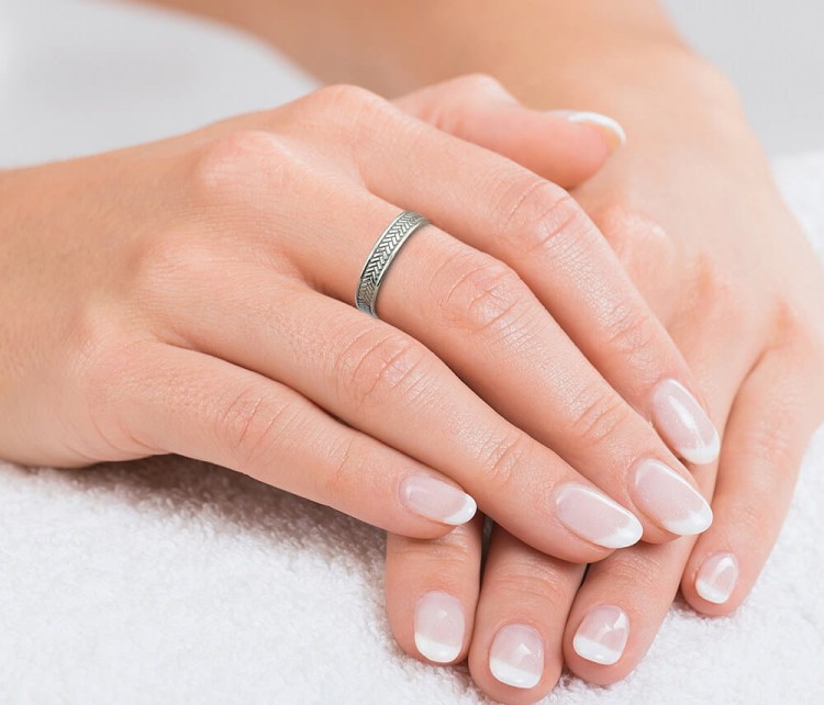 obrączka srebrna we wzory