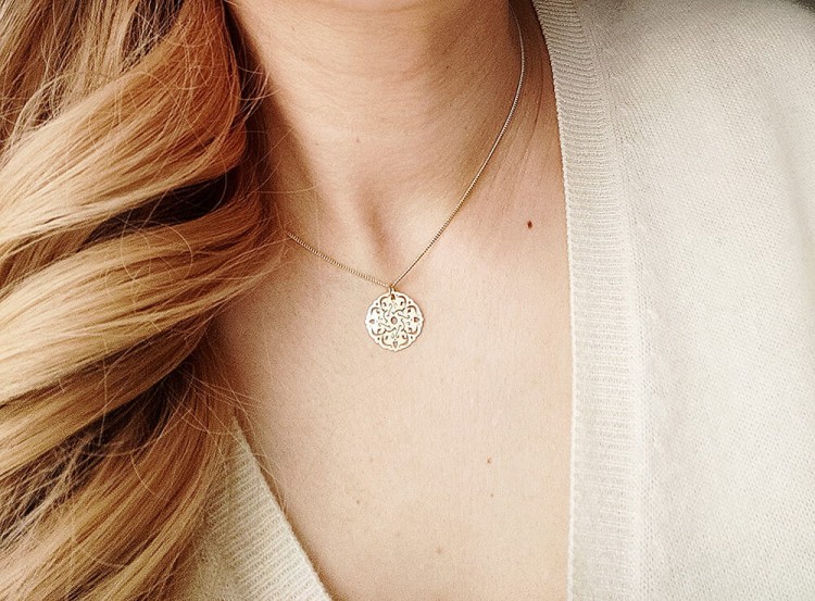 naszyjnik z rozeta złoty