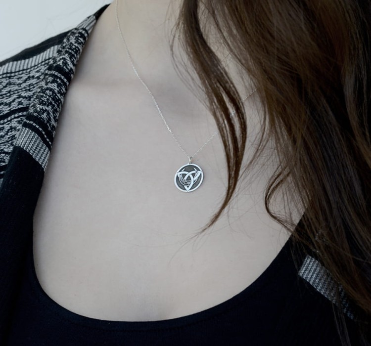 naszyjnik celtycki księżyc w węźle