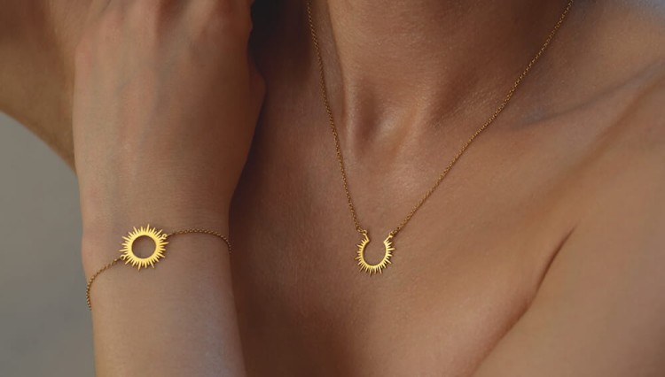 bizuteria z motywem słońca
