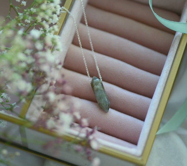 naszyjnik z labradorytem