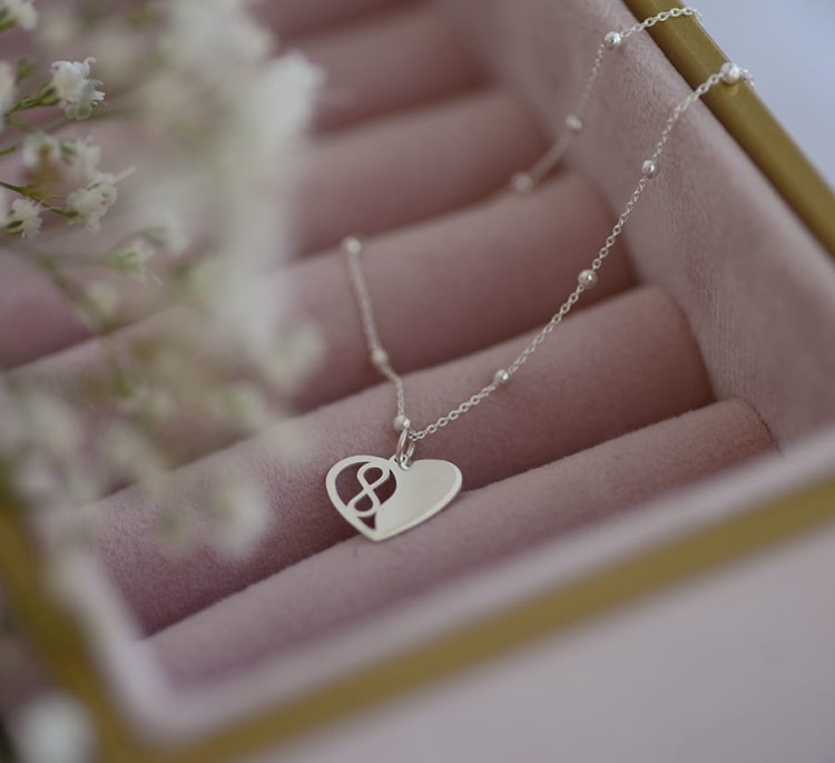 naszyjnik serce nieskończoność
