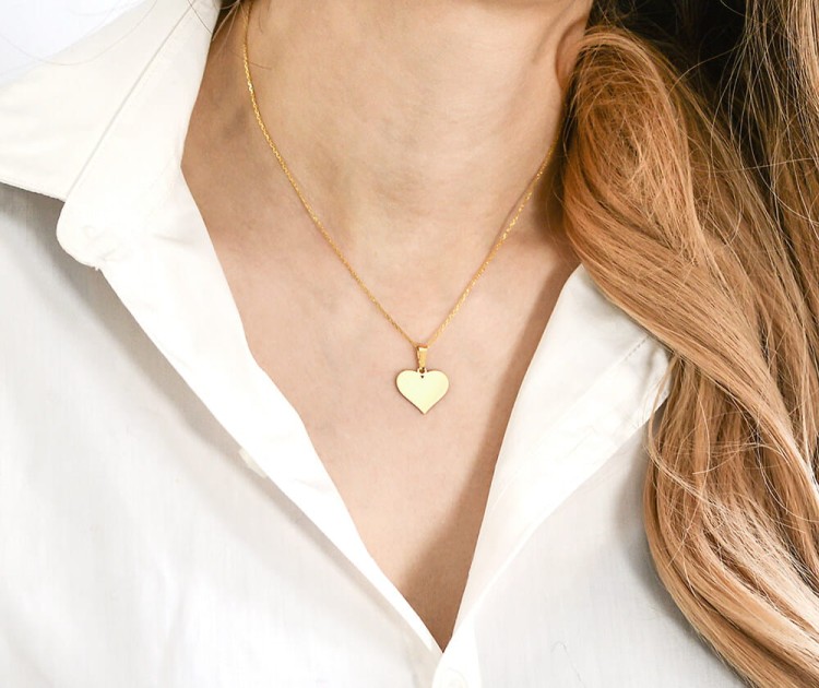 złoty naszyjnik serce z grawerem