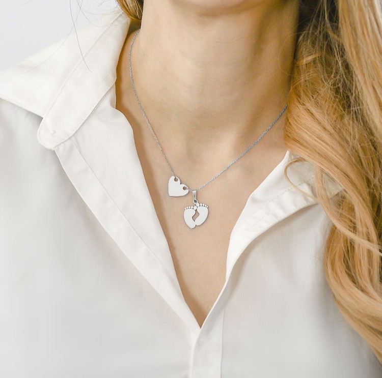 srebrny naszyjnik serce i stópki