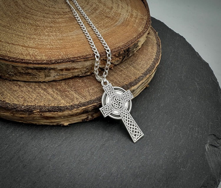 nasyzjnik z krzyżem celtyckim