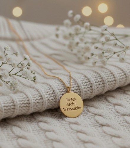 naszyjnik medalion z grawerem złoty
